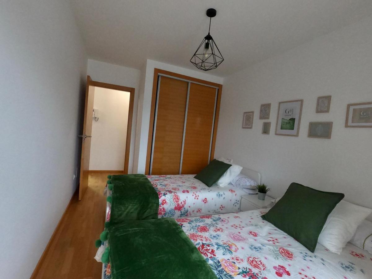 Apartamento con balcón y vistas al mar Viveiro Exterior foto